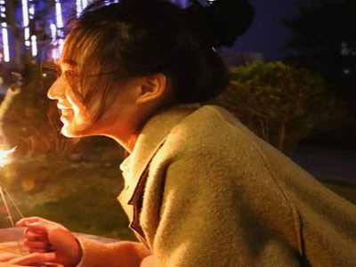 翁与小莹凌晨欢爱十二部,深夜禁忌之恋：网络惊现恐怖年龄差距引发的道德恐慌-1